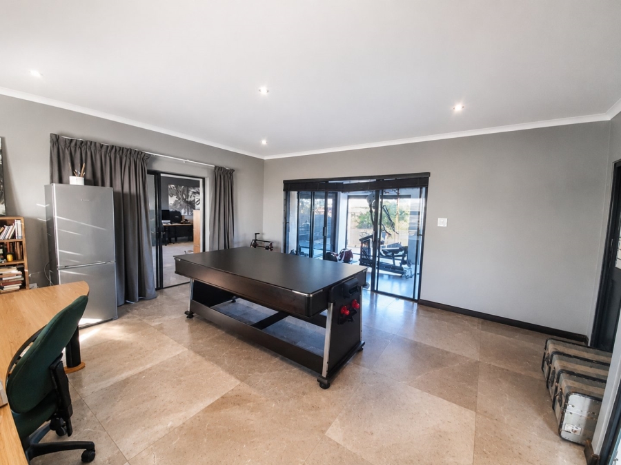 5 Bedroom Property for Sale in Flamingo Vlei Western Cape